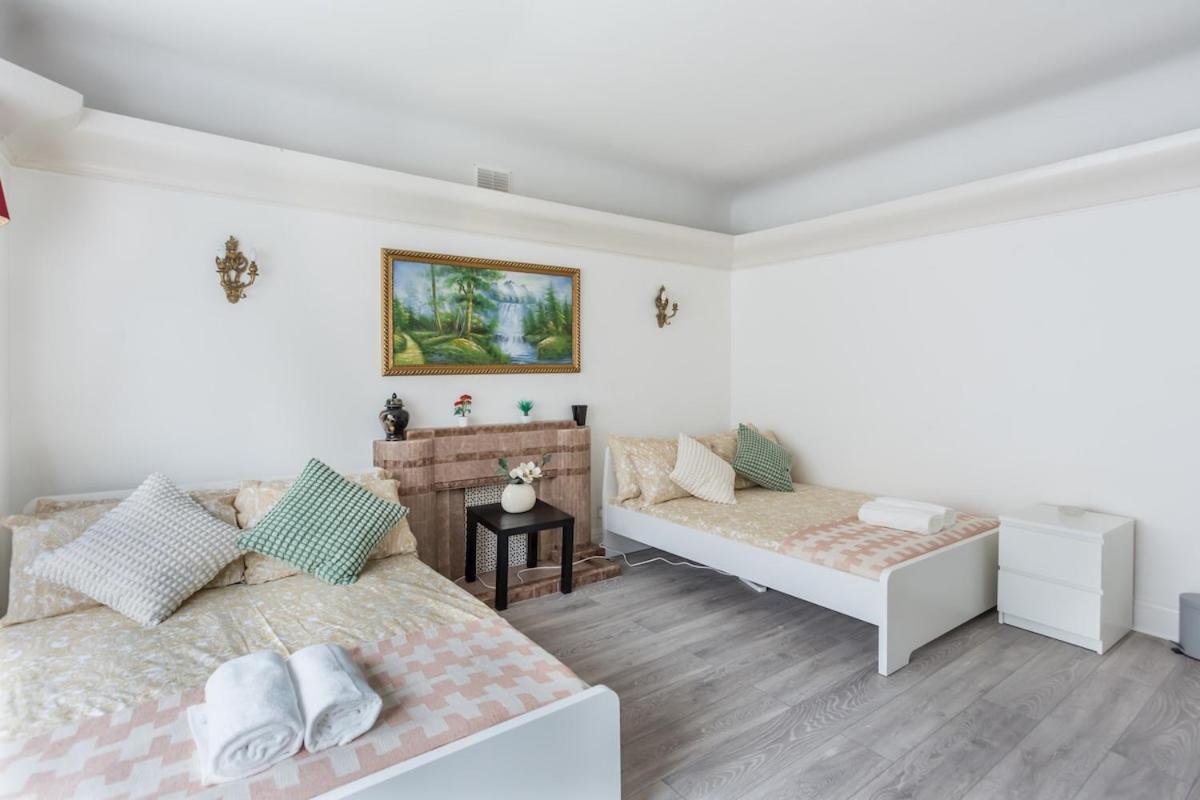 Five-bedroom Detached House Garden View Near Train Station In *