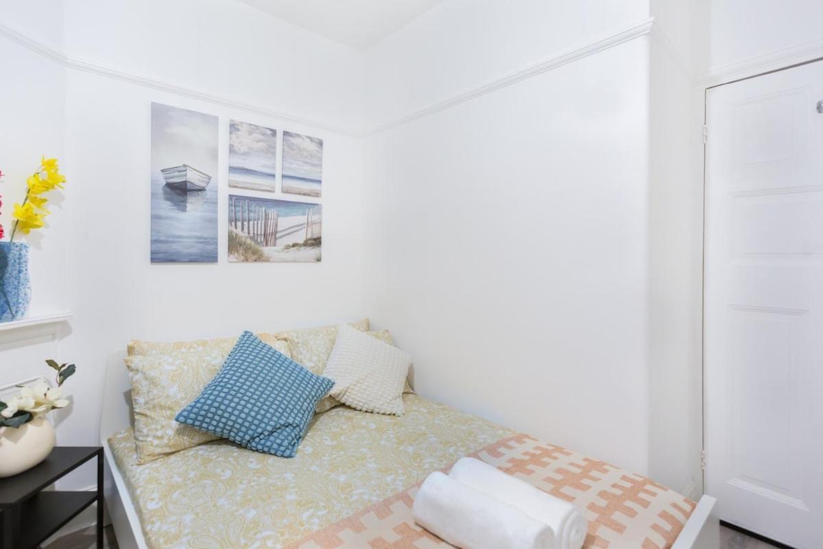 Holiday home Five-bedroom Detached House Garden View Near Train Station In