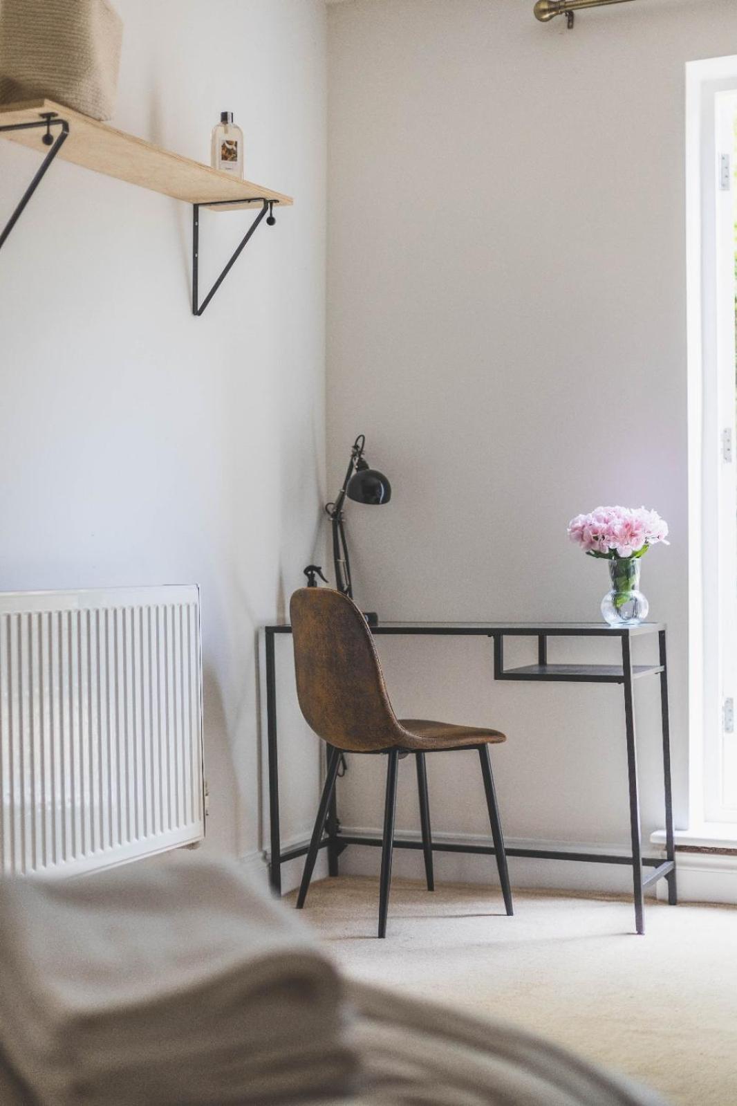 Appartement Luxury 2 Bedroom - Minutes From Train Station With Free Parking *