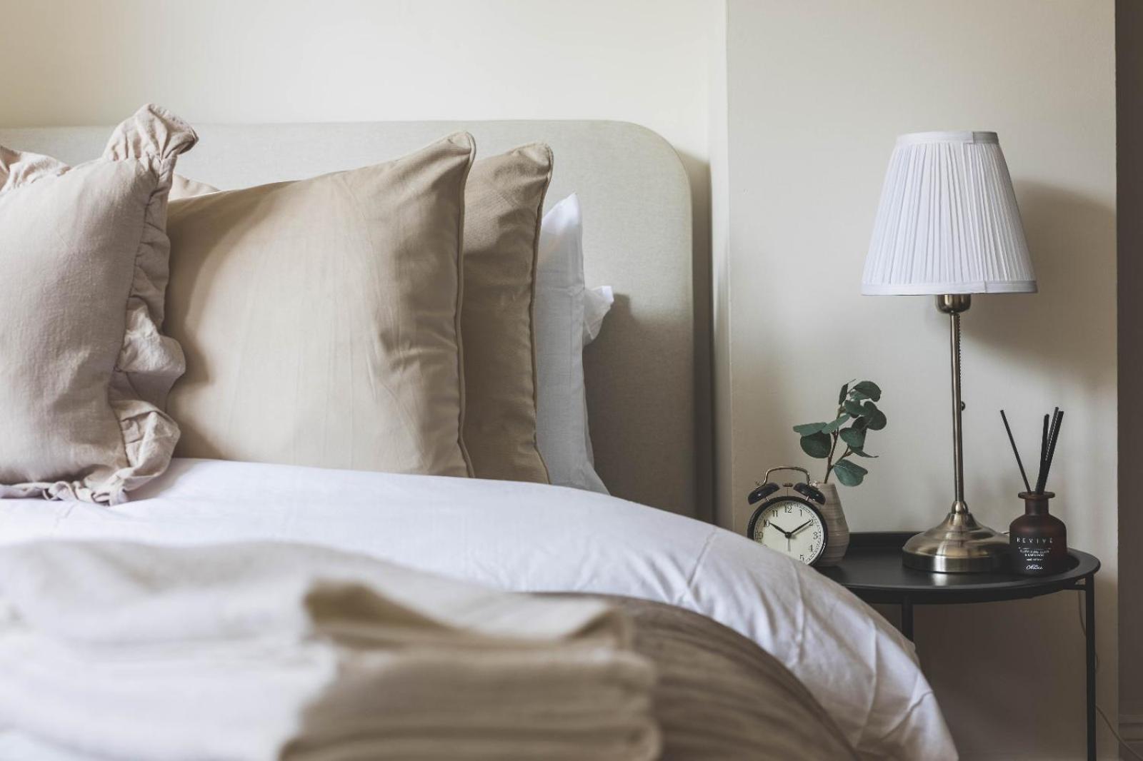Luxury 2 Bedroom - Minutes From Train Station With Free Parking Appartement Londen