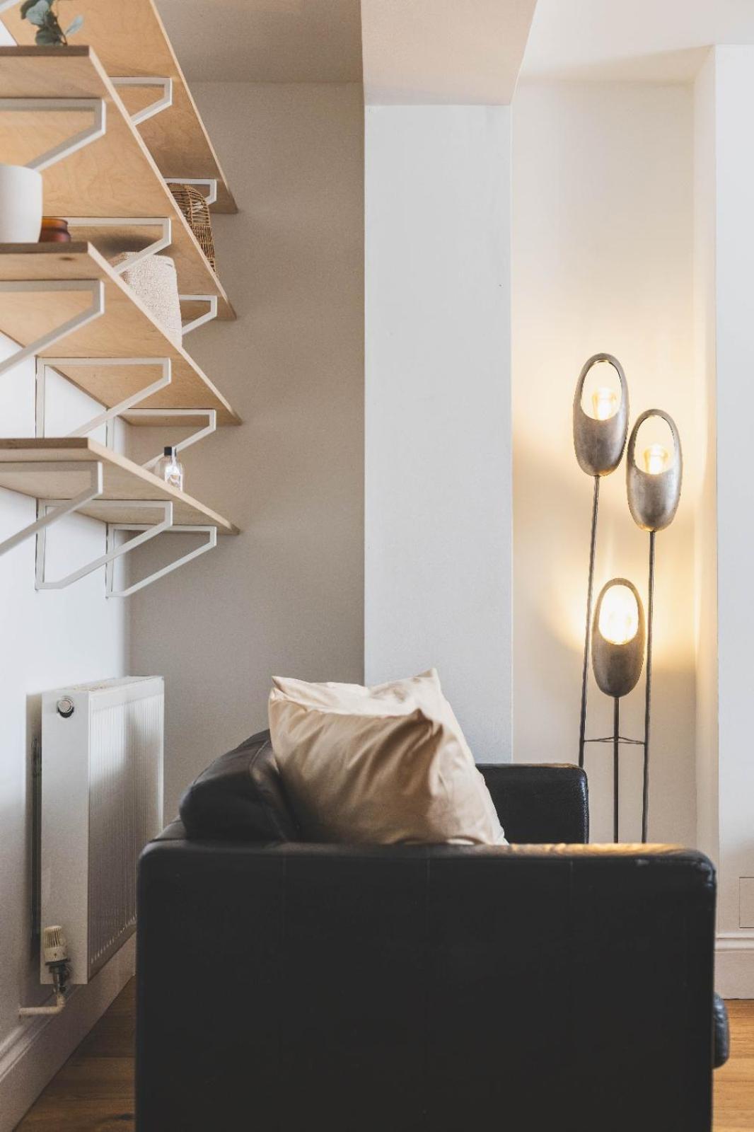 Luxury 2 Bedroom - Minutes From Train Station With Free Parking Londen