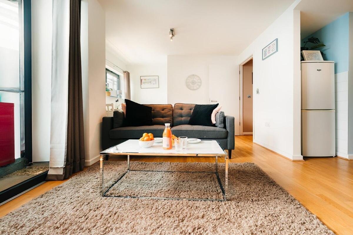 Trendy In Arsenal Apartment London