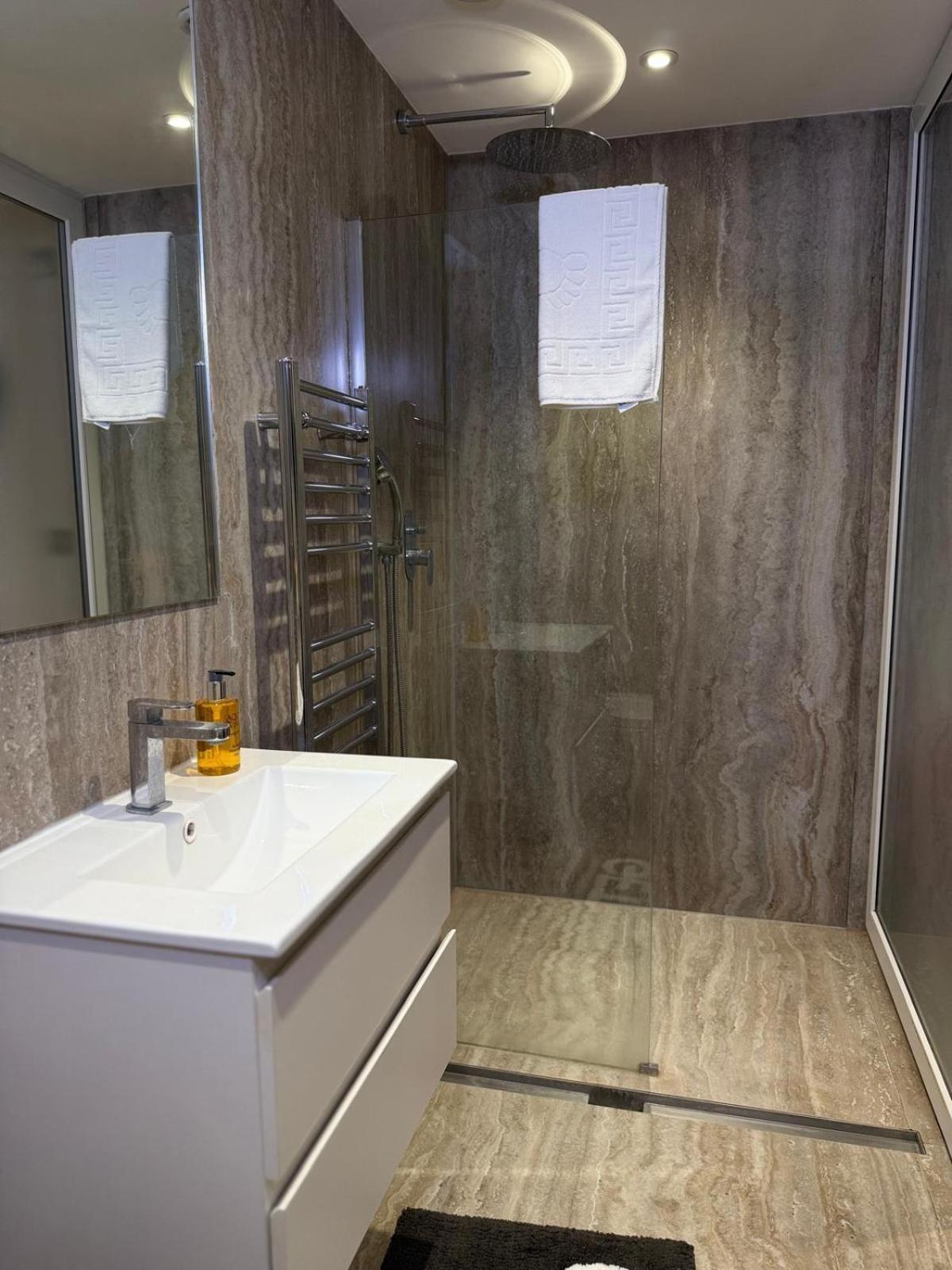 Luxury Duplex With Hot Tub