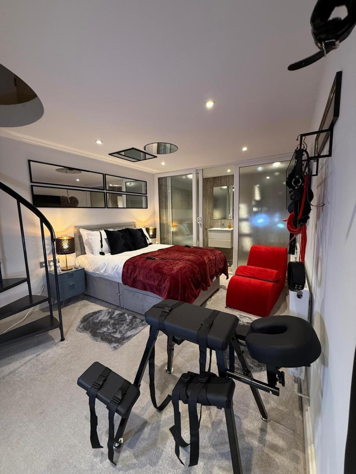 Luxury Duplex With Hot Tub Apartment London