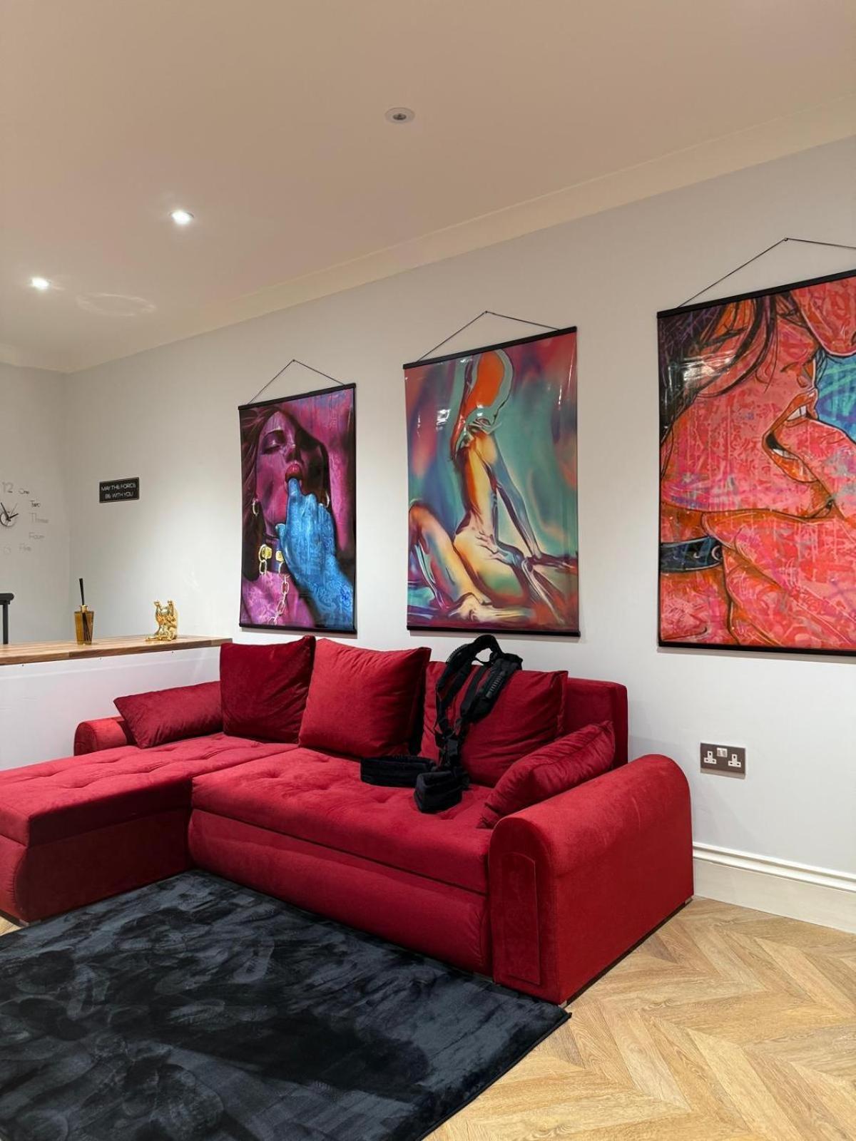 Luxury Duplex With Hot Tub London
