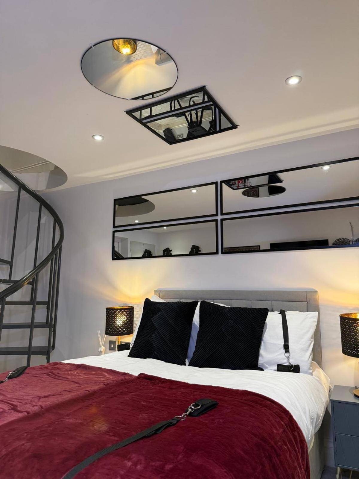 Luxury Duplex With Hot Tub Apartment *