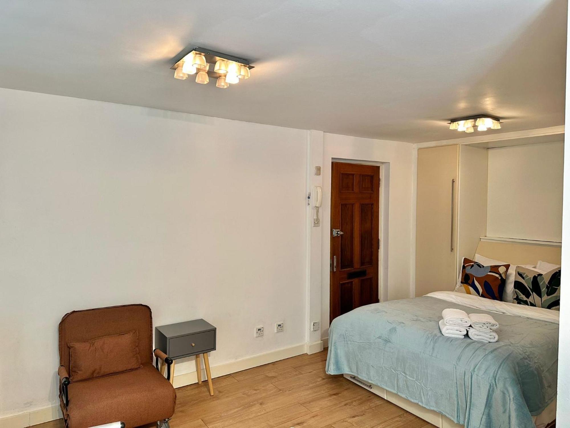 Close To Excel Centre Apartment *