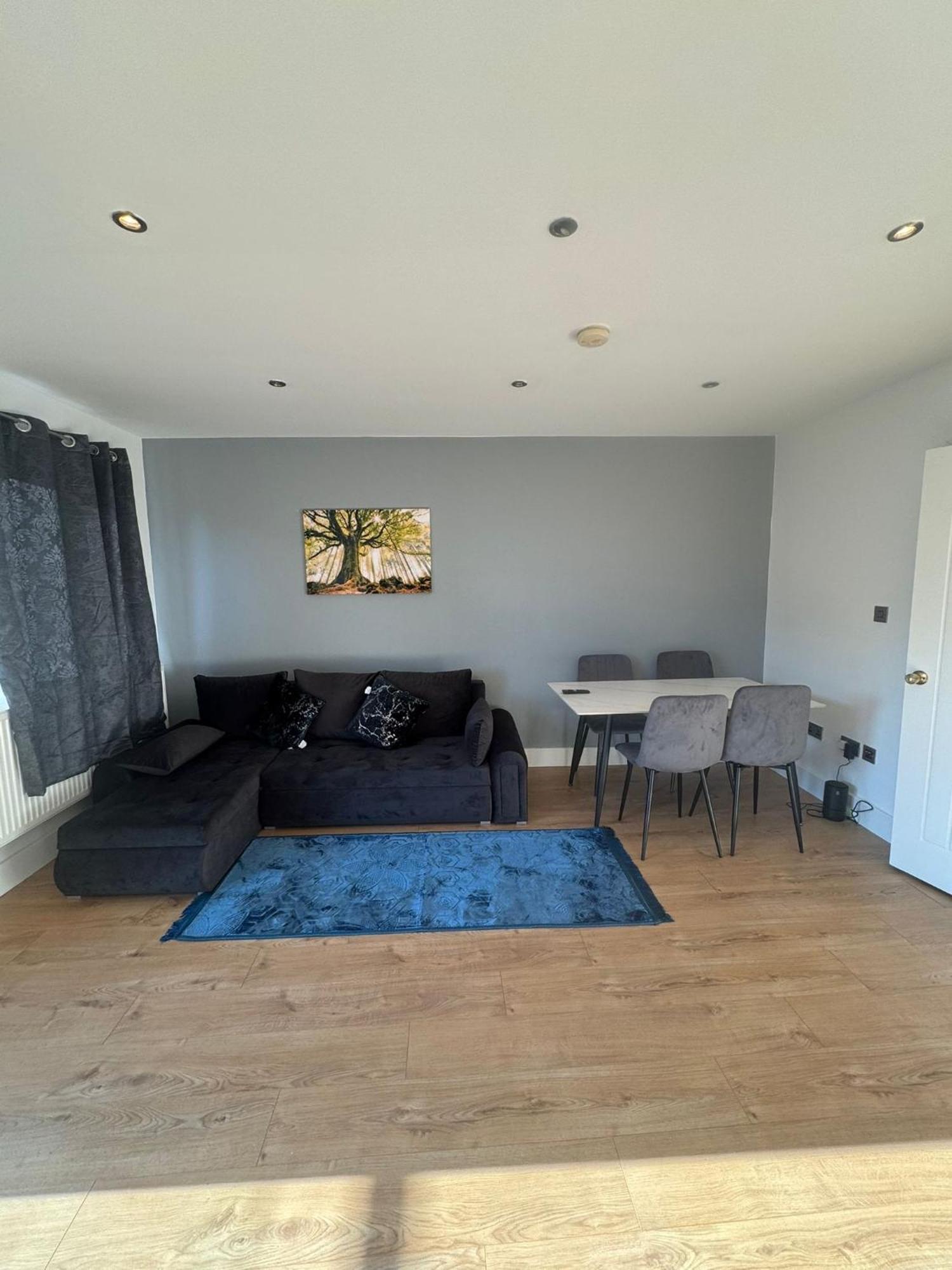 Stunning 2bedroom Flat With 2 Balcony In Whitechapel - 5mins To Aldgate Station Apartment *