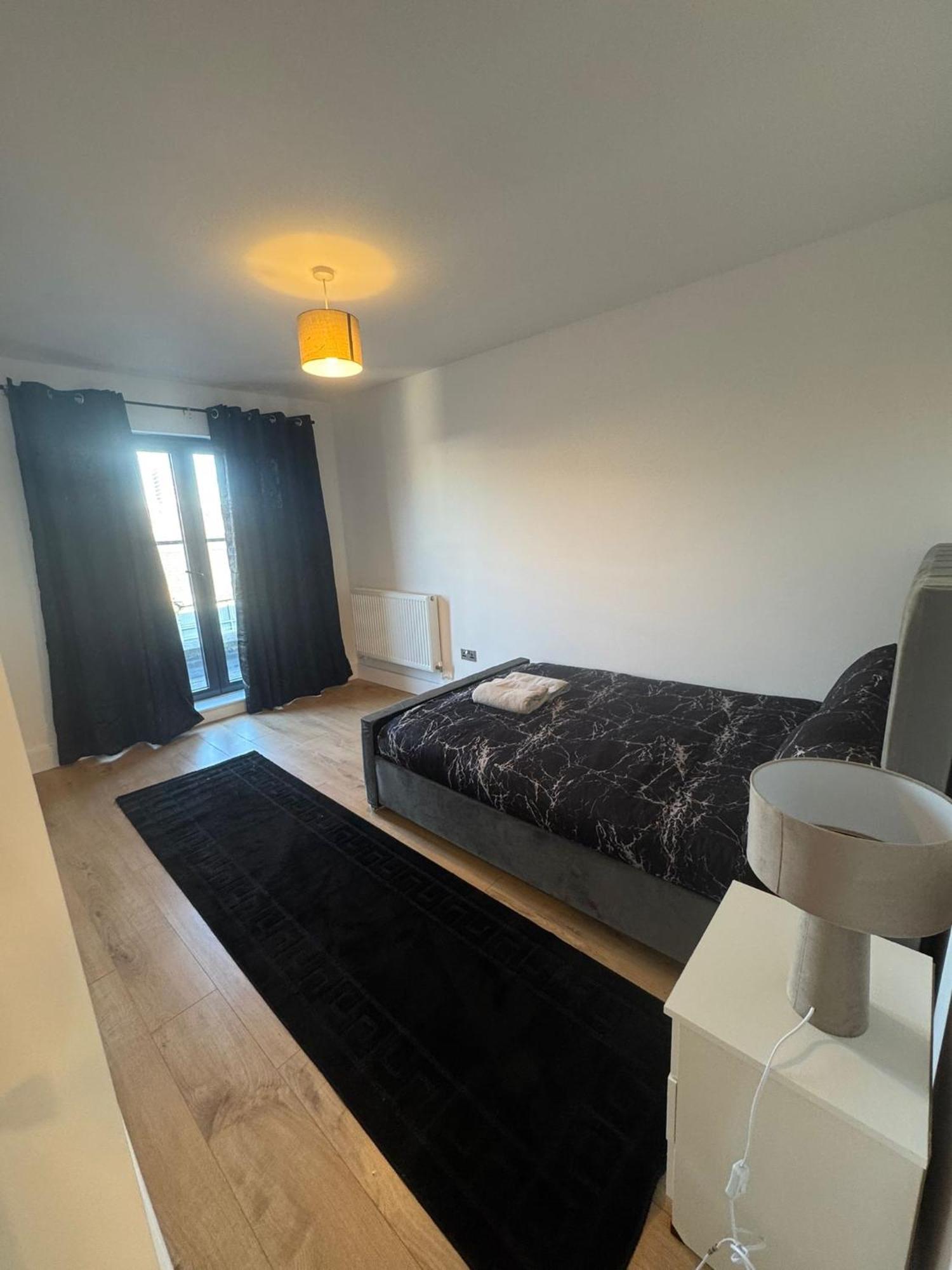 Stunning 2bedroom Flat With 2 Balcony In Whitechapel - 5mins To Aldgate Station Apartment *