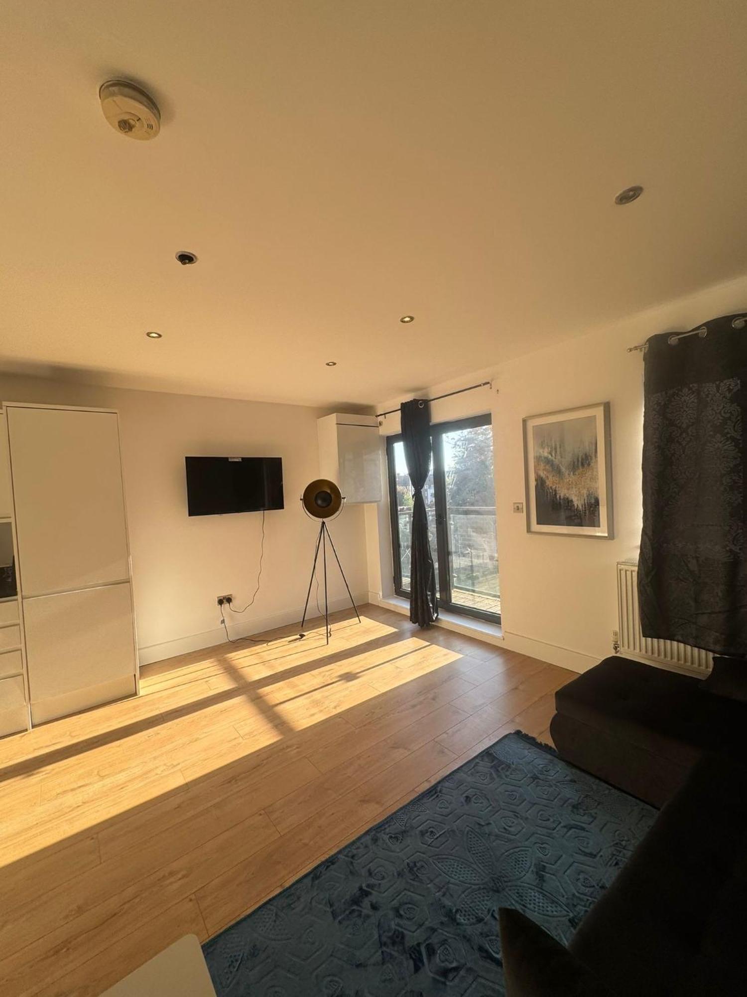 Stunning 2bedroom Flat With 2 Balcony In Whitechapel - 5mins To Aldgate Station * London