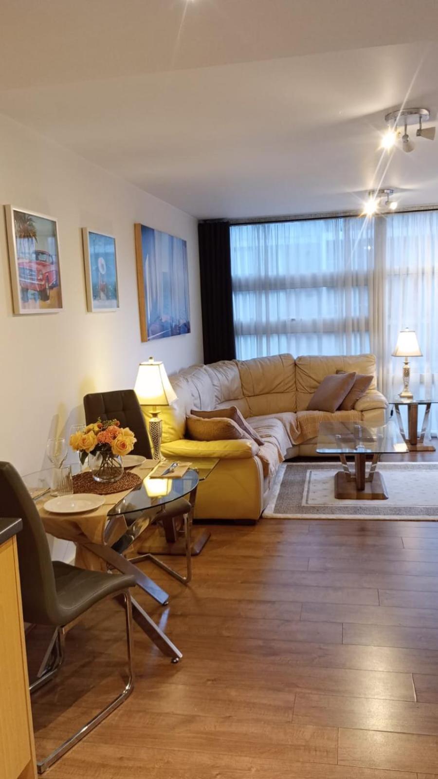 Chelsea Bridge Wharf Apartment *