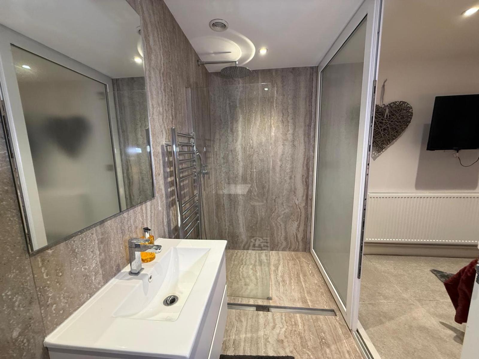 Luxury Duplex With Hot Tub Apartment