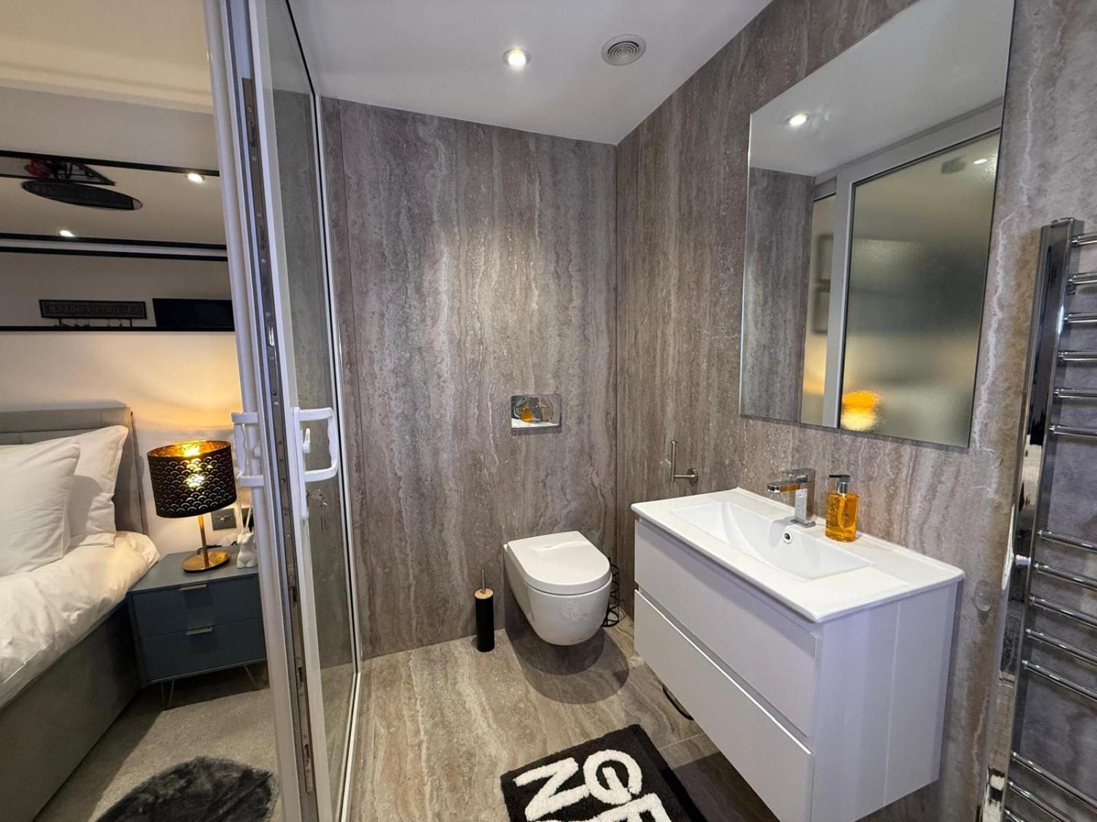 Luxury Duplex With Hot Tub Apartment London
