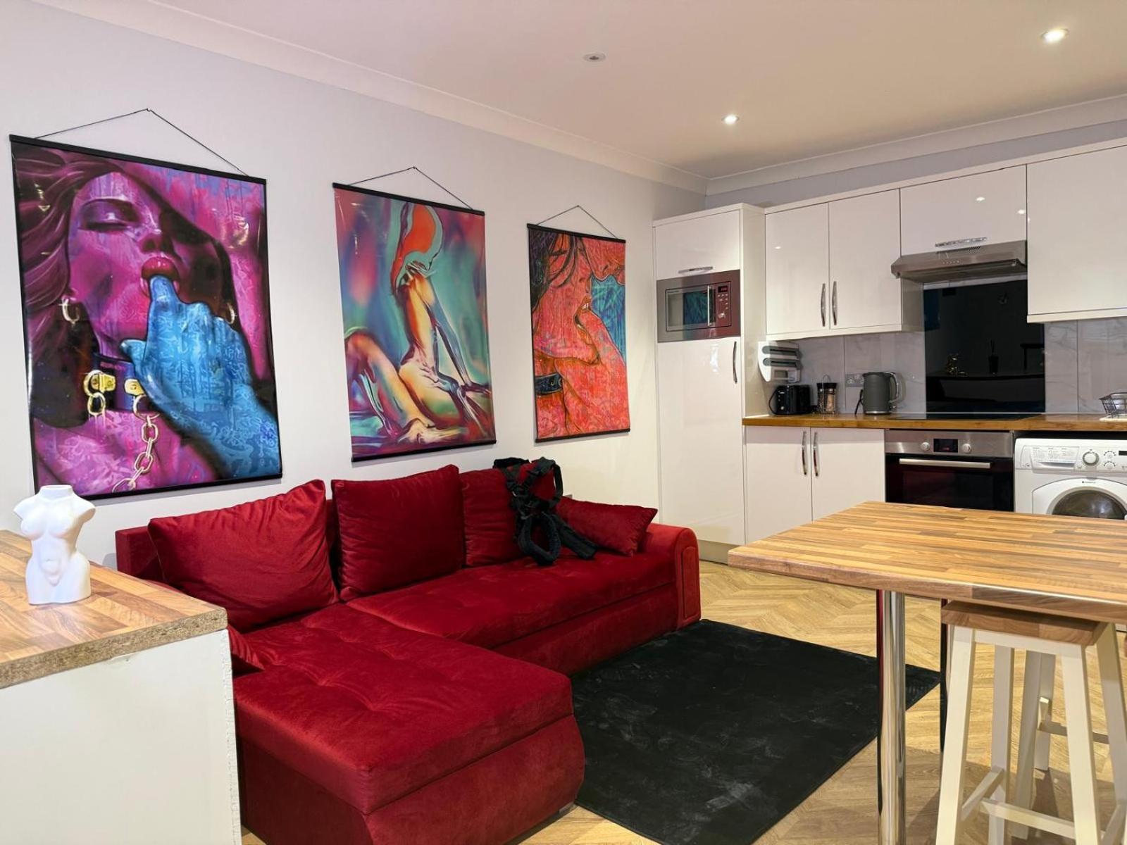 Luxury Duplex With Hot Tub London