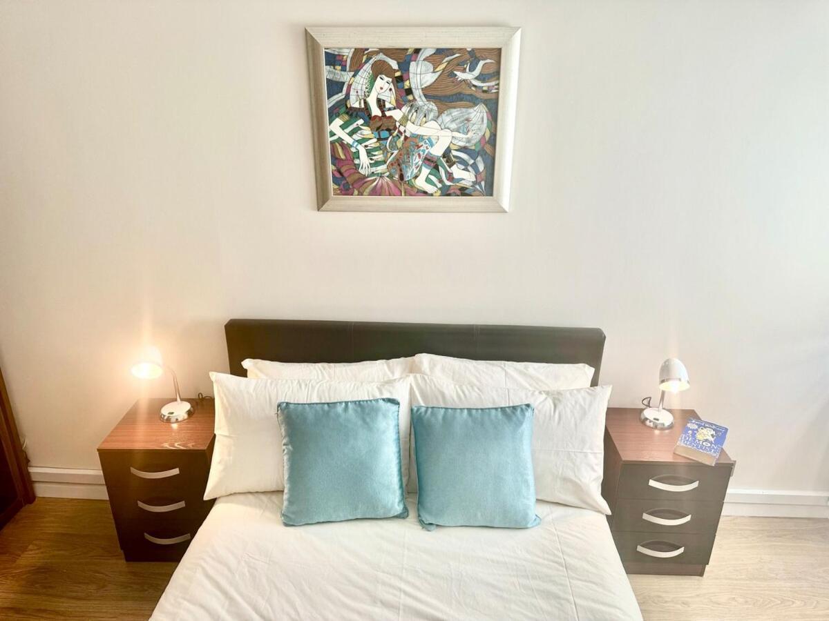 Apartment 2bdr Steps To Battersea Park *