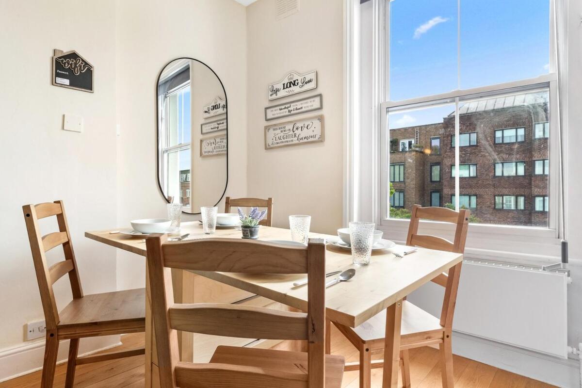 Spacious Sleep 11 With Terrace In Earls Court Ec99 London