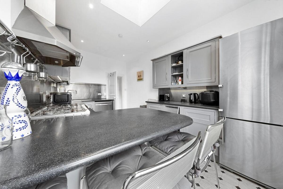 Spacious Sleep 11 With Terrace In Earls Court Ec99 Apartment *