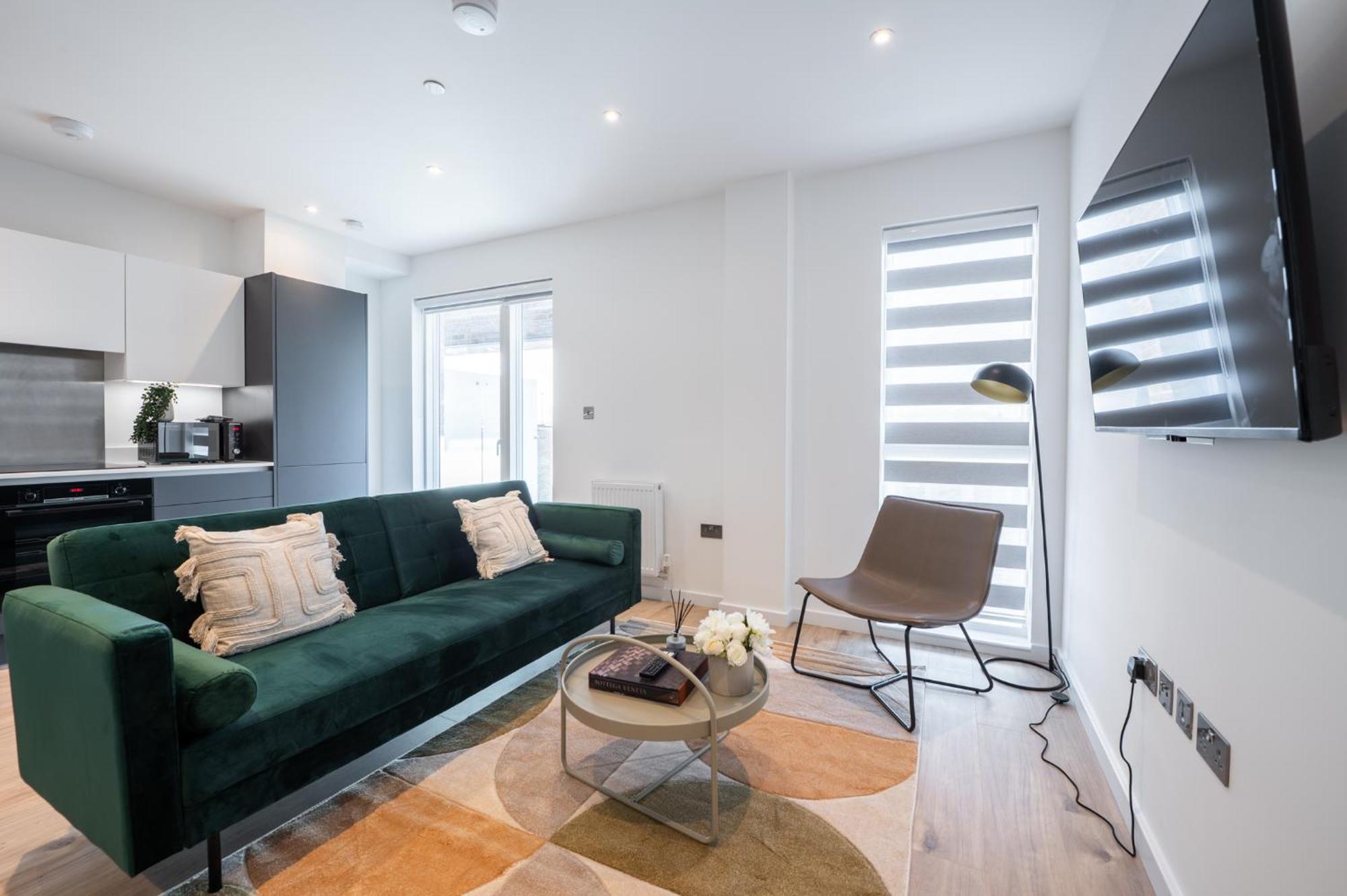 Vesto Lewisham *