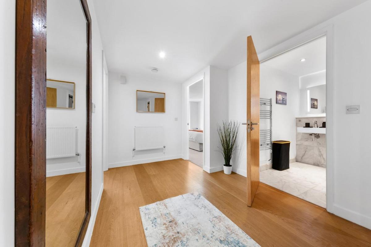 Modern Canary Wharf - Cozy Super King Bed *