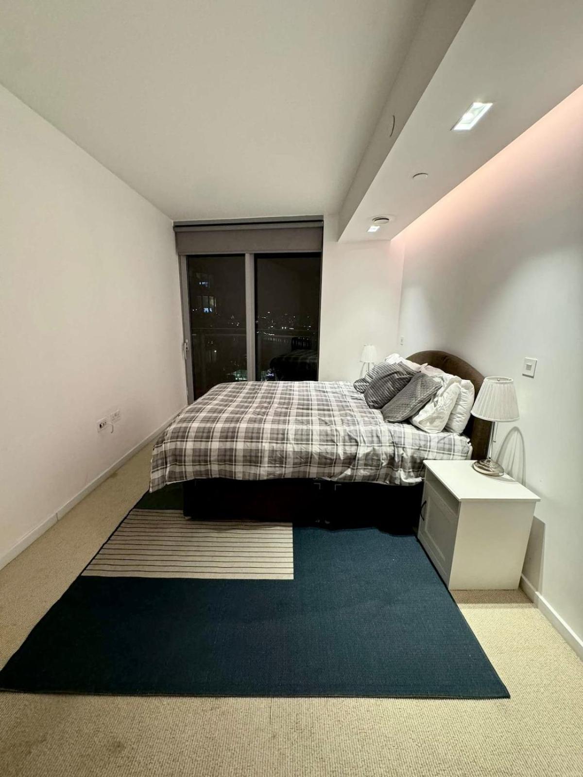 Peaceful Getaway Skyline Views Apartment