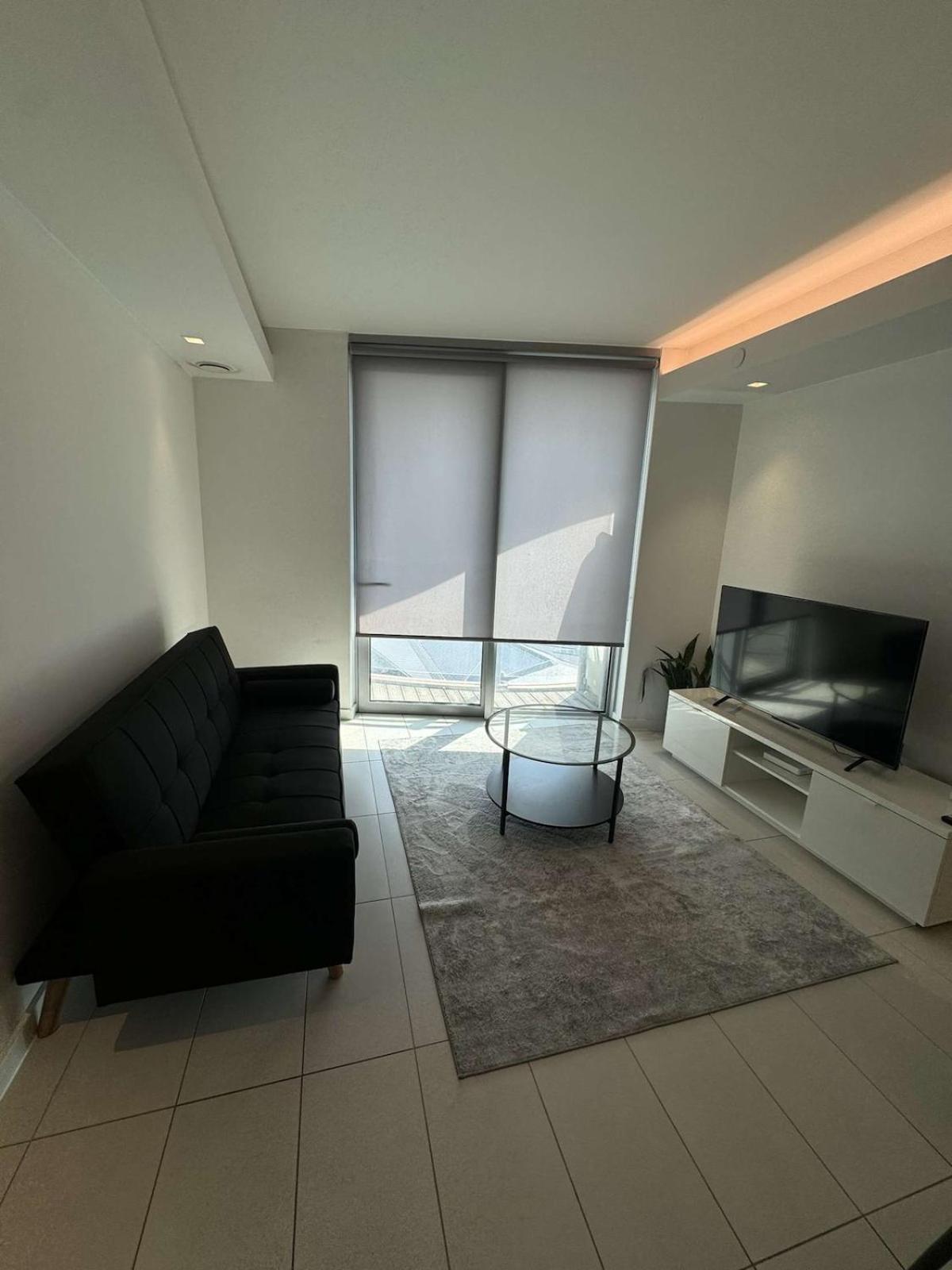 Peaceful Getaway Skyline Views * London
