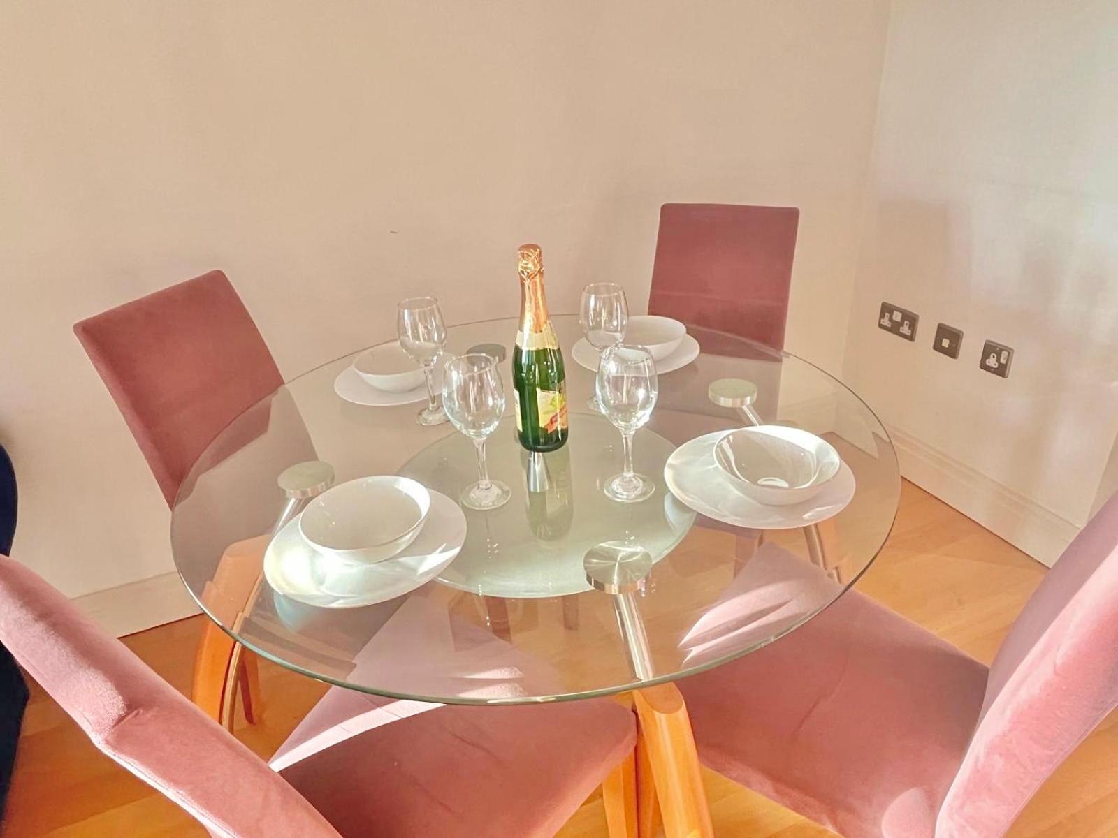 Riverside 1bd Near Canary Wharf Apartment *