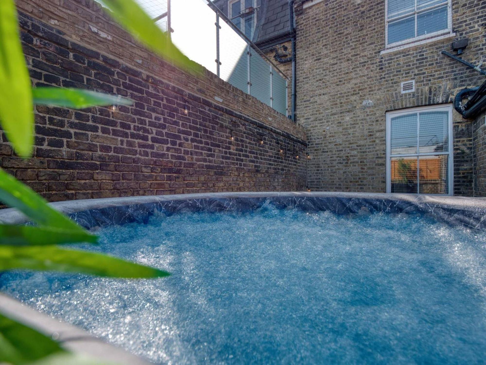 Apartment Putney High St - Hot Tub, Rooftop & Cinema *