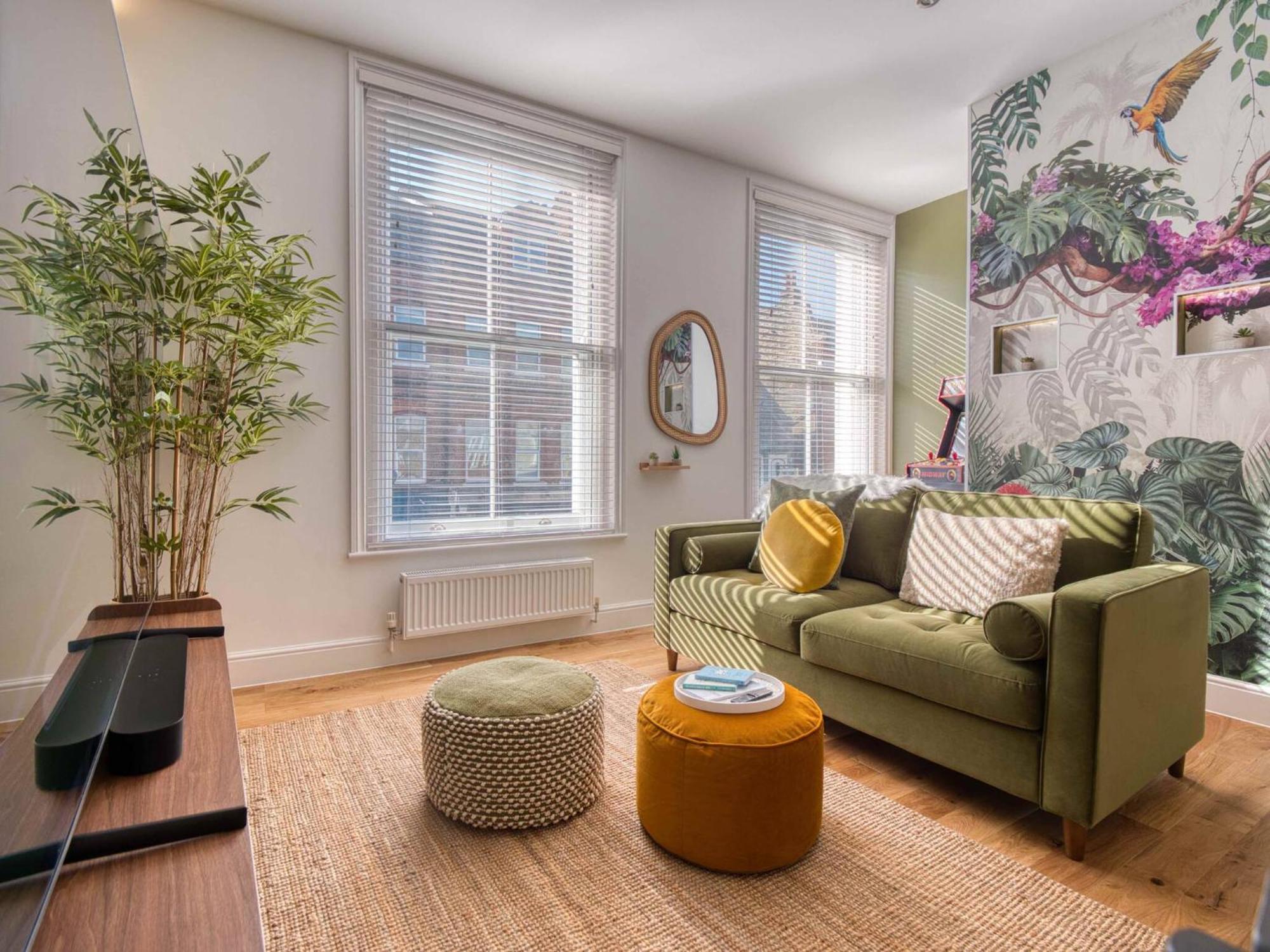 Putney High St - Hot Tub, Rooftop & Cinema Apartment *