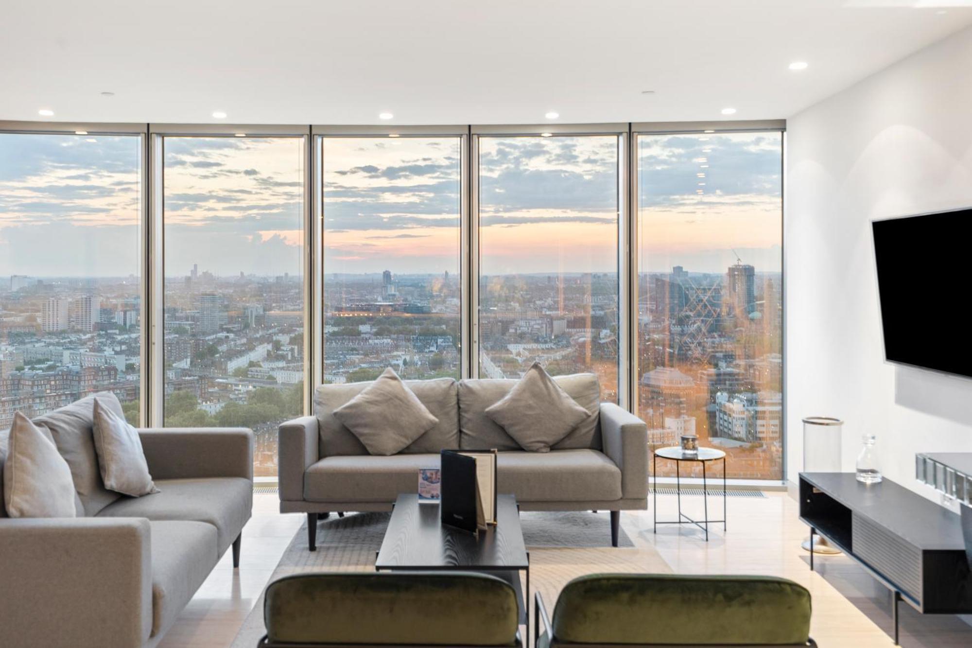 Skyline Views Luxury 3 Bedroom Free Parking * London