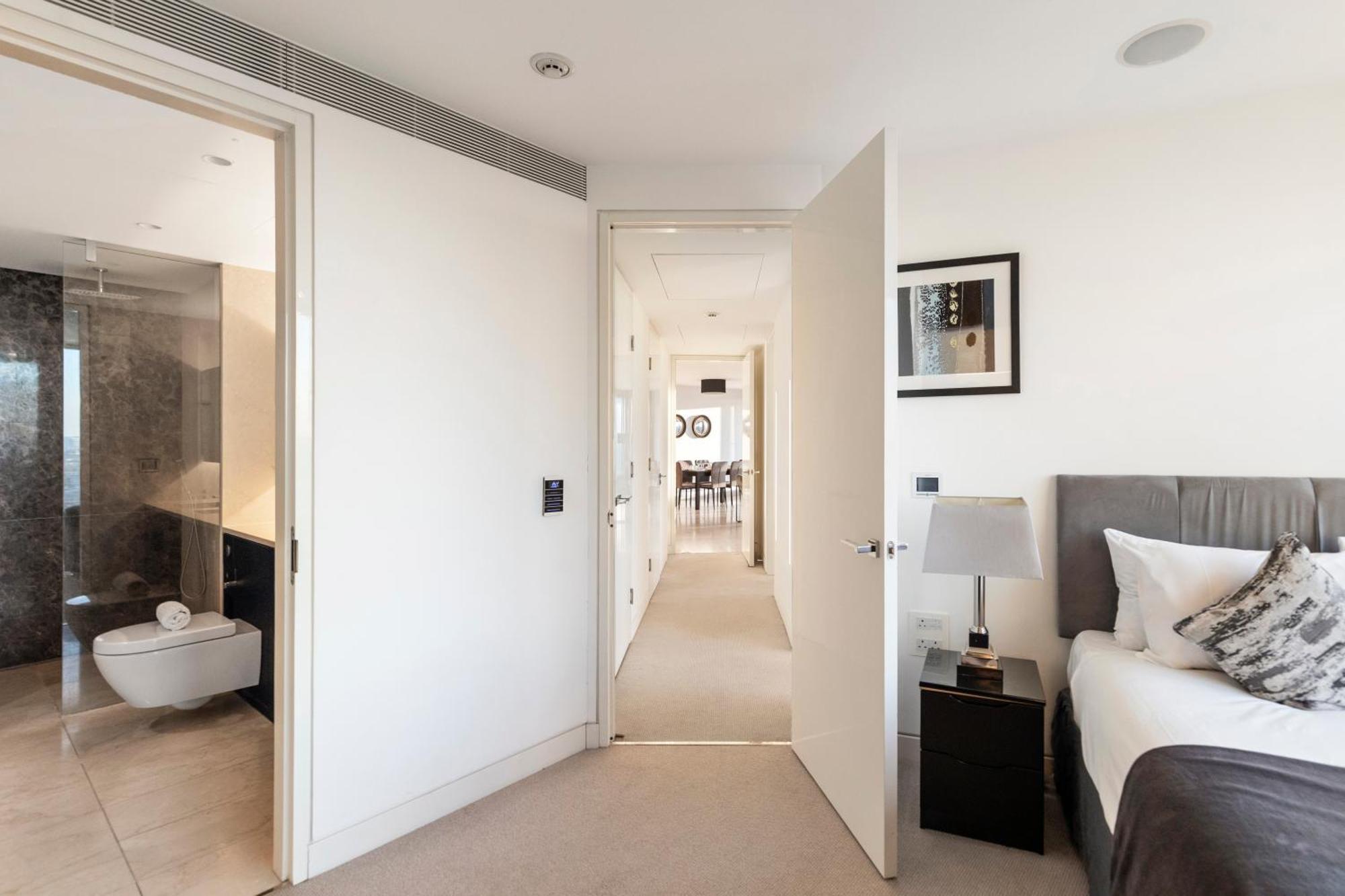 Skyline Views Luxury 3 Bedroom Free Parking Apartment *
