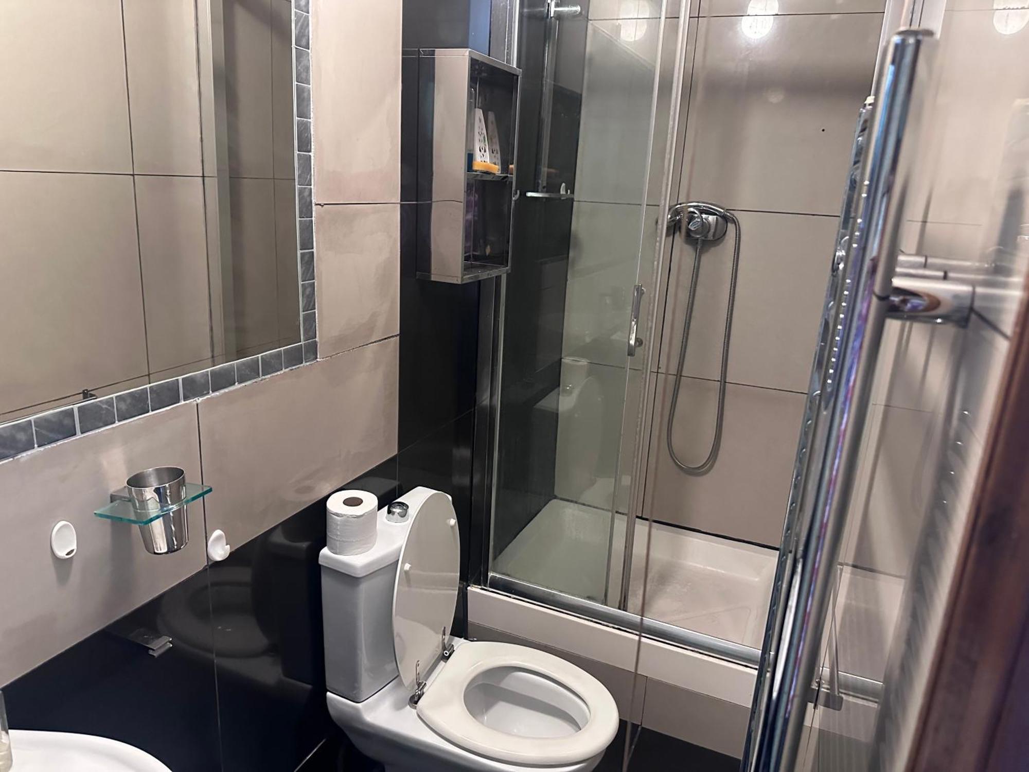 3br-10min Airport Ldn Free Parking * London