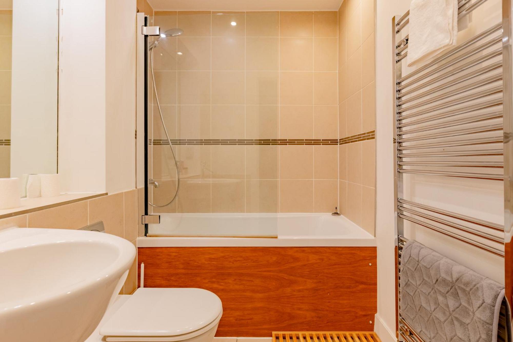 Stylish 1bd Flat In Gated Community Clapham