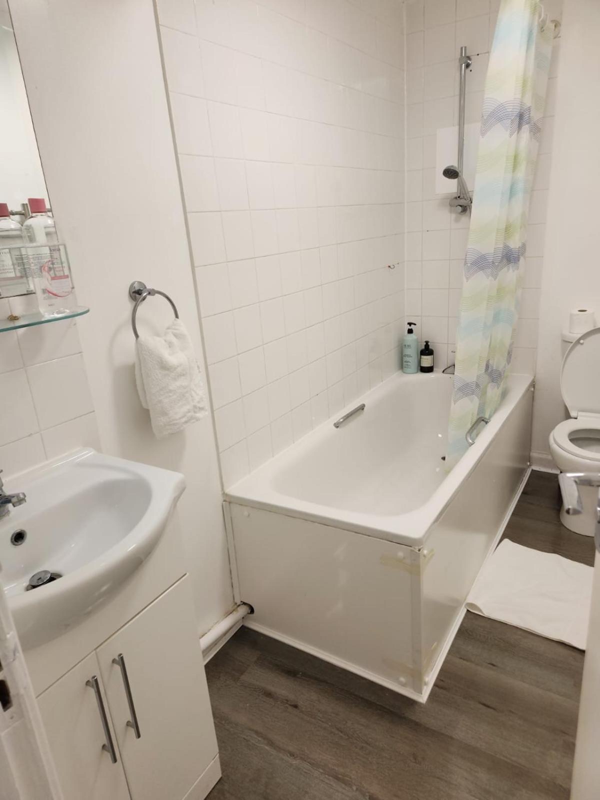 1br Earls Court Prime Location Apartment London