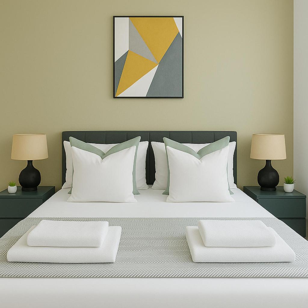 Bright In Henley House Apartment