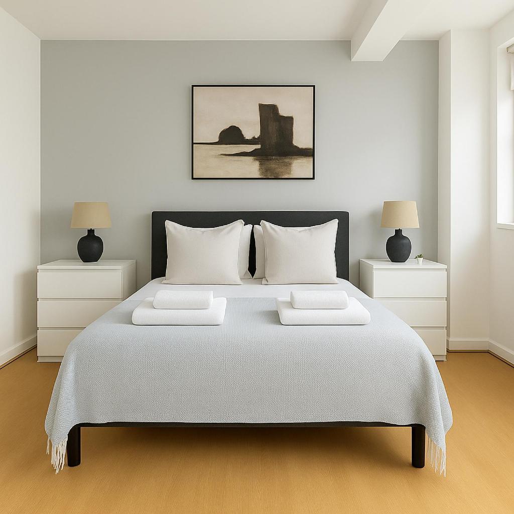 Bright In Henley House Apartment