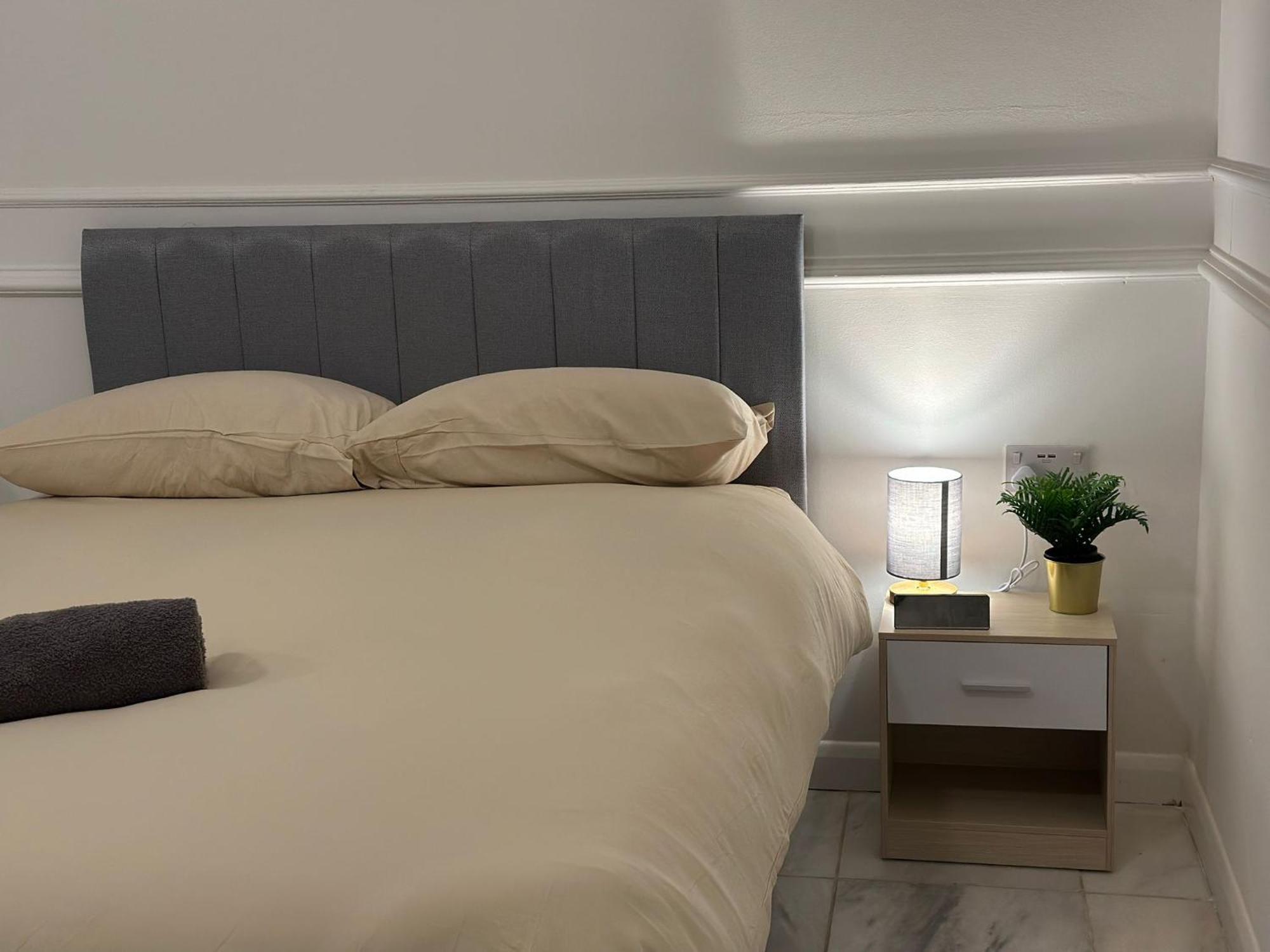Guest house Maryland London