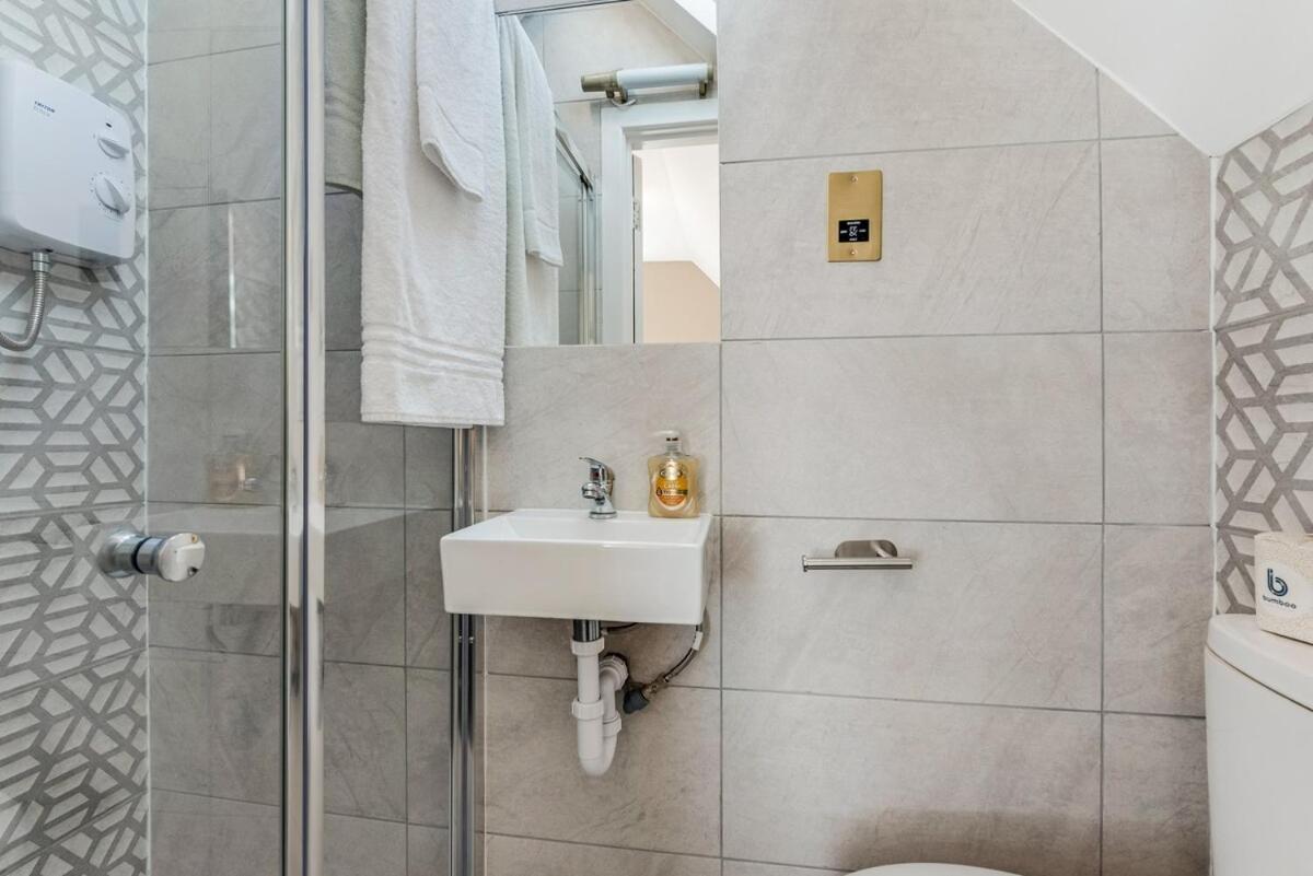 Apartment Modern In Excellent Location 8 London