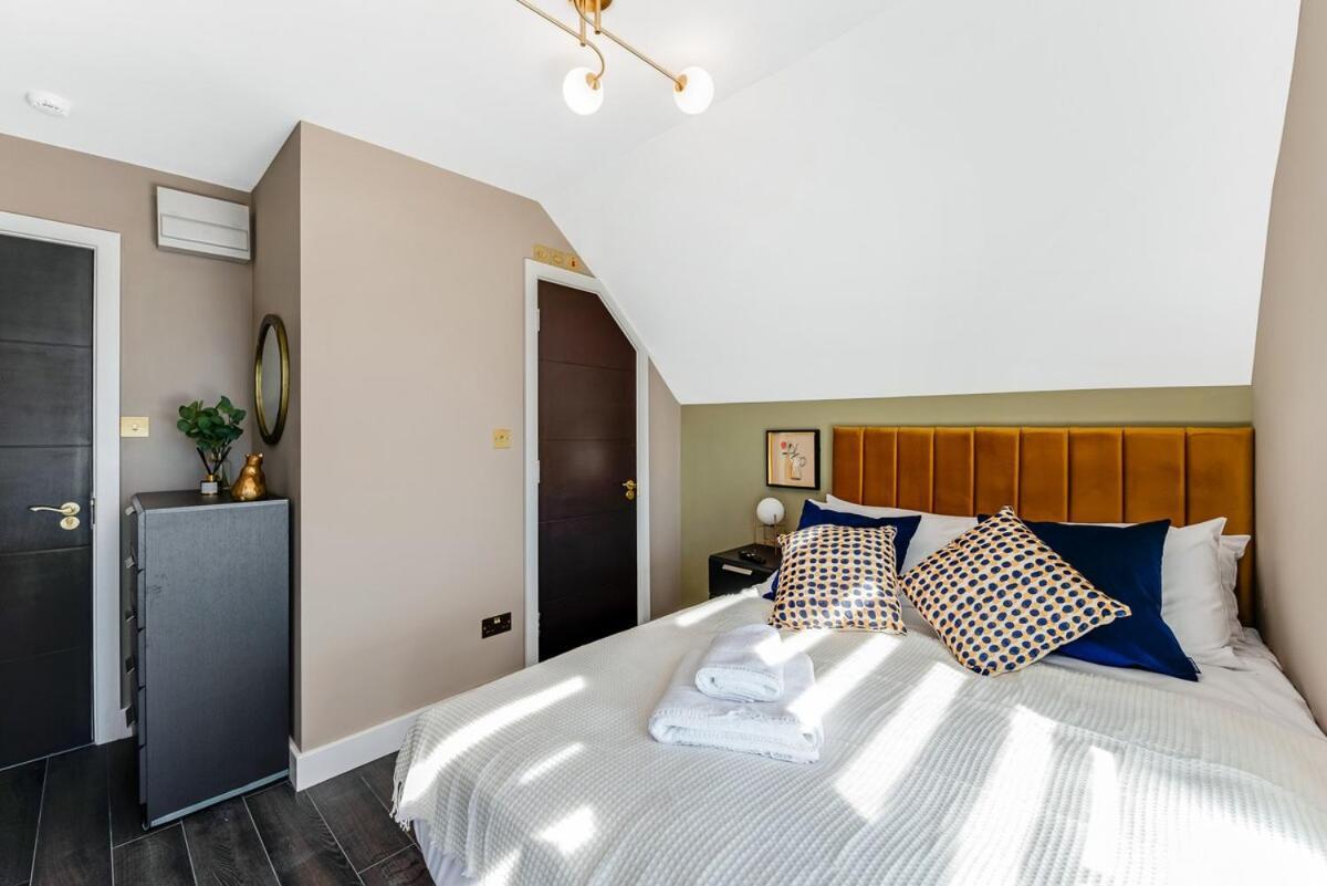 Modern In Excellent Location 8 Apartment