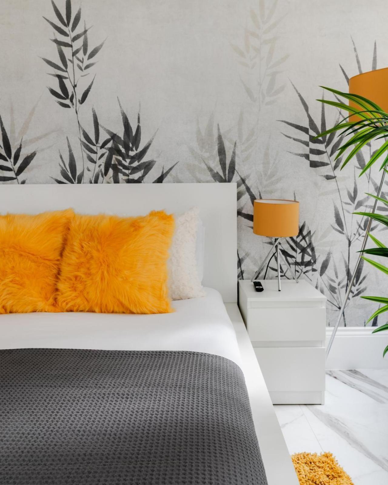 Regents Street's Superb Studios! *
