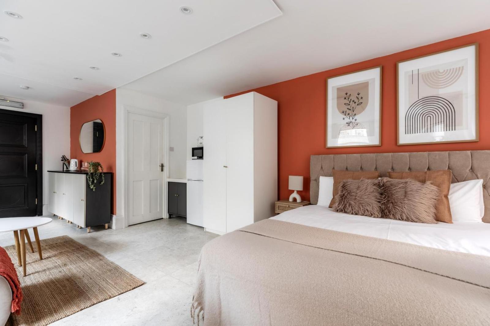 Regents Street's Superb Studios! *