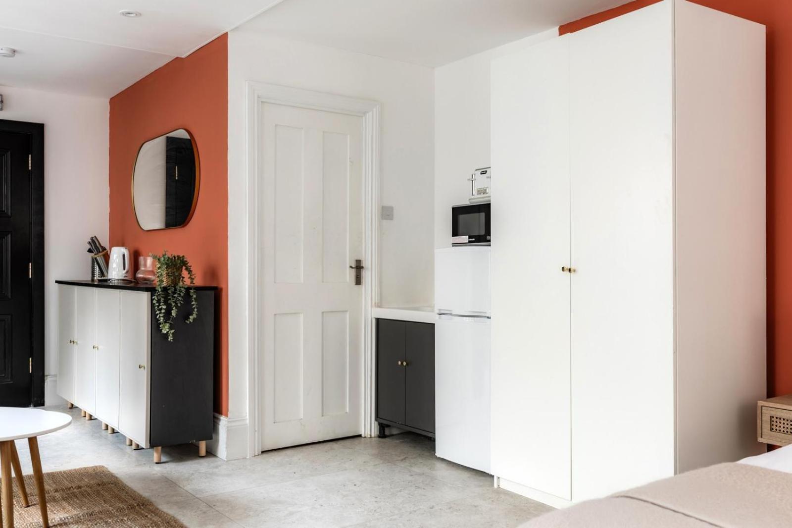 Regents Street's Superb Studios! * London