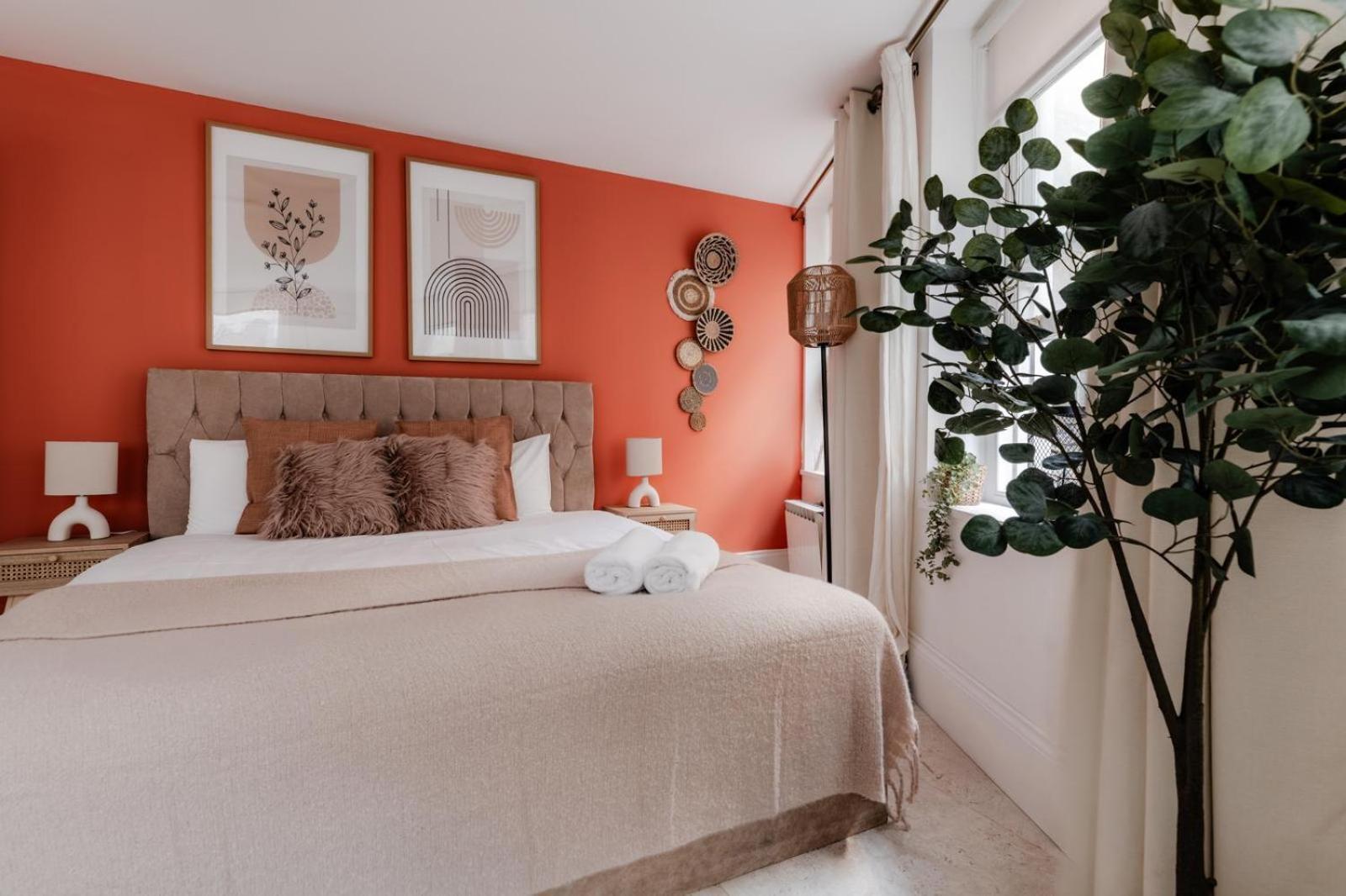 Regents Street's Superb Studios! *