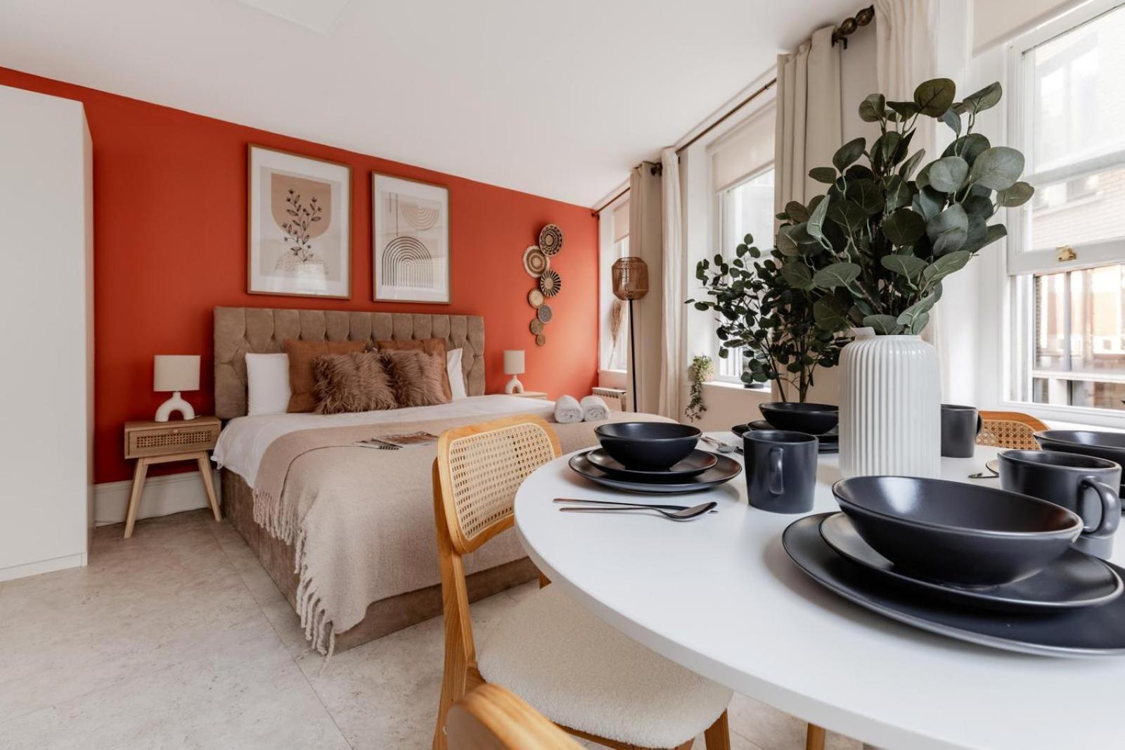 Regents Street's Superb Studios! Apartment