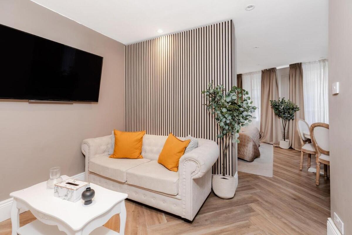 Apartment Regents Street's Superb Studios! London