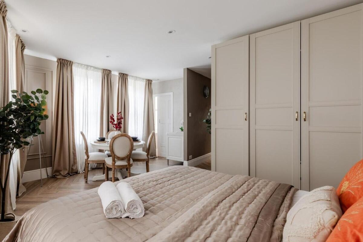 Regents Street's Superb Studios! London