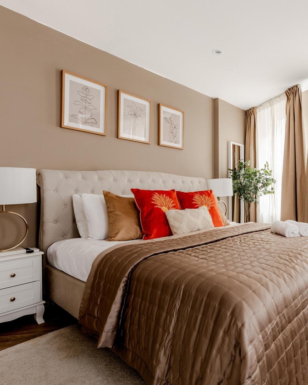 Regents Street's Superb Studios! * London