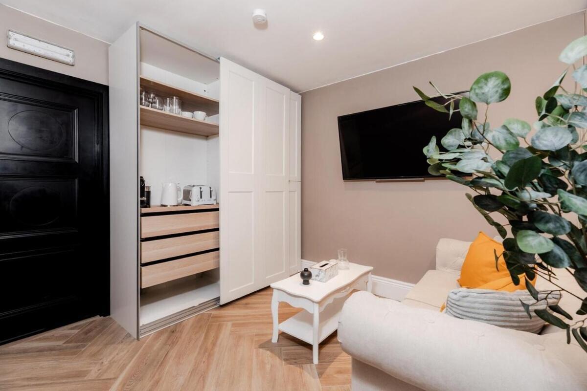 Apartment Regents Street's Superb Studios!