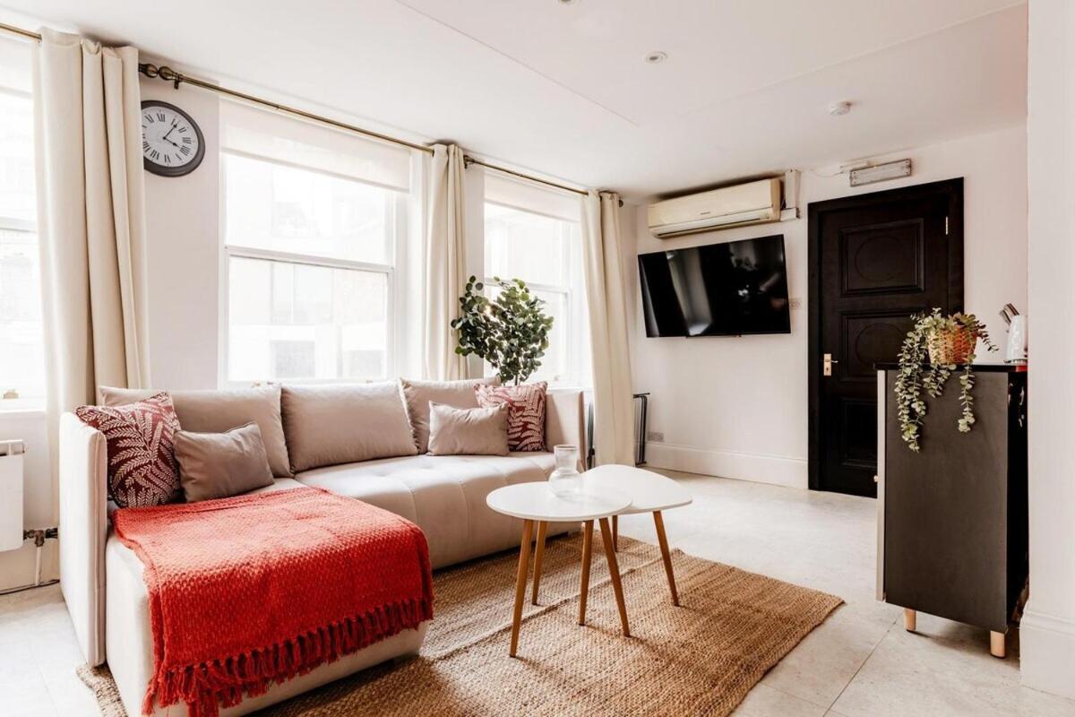 Regents Street's Superb Studios! * London