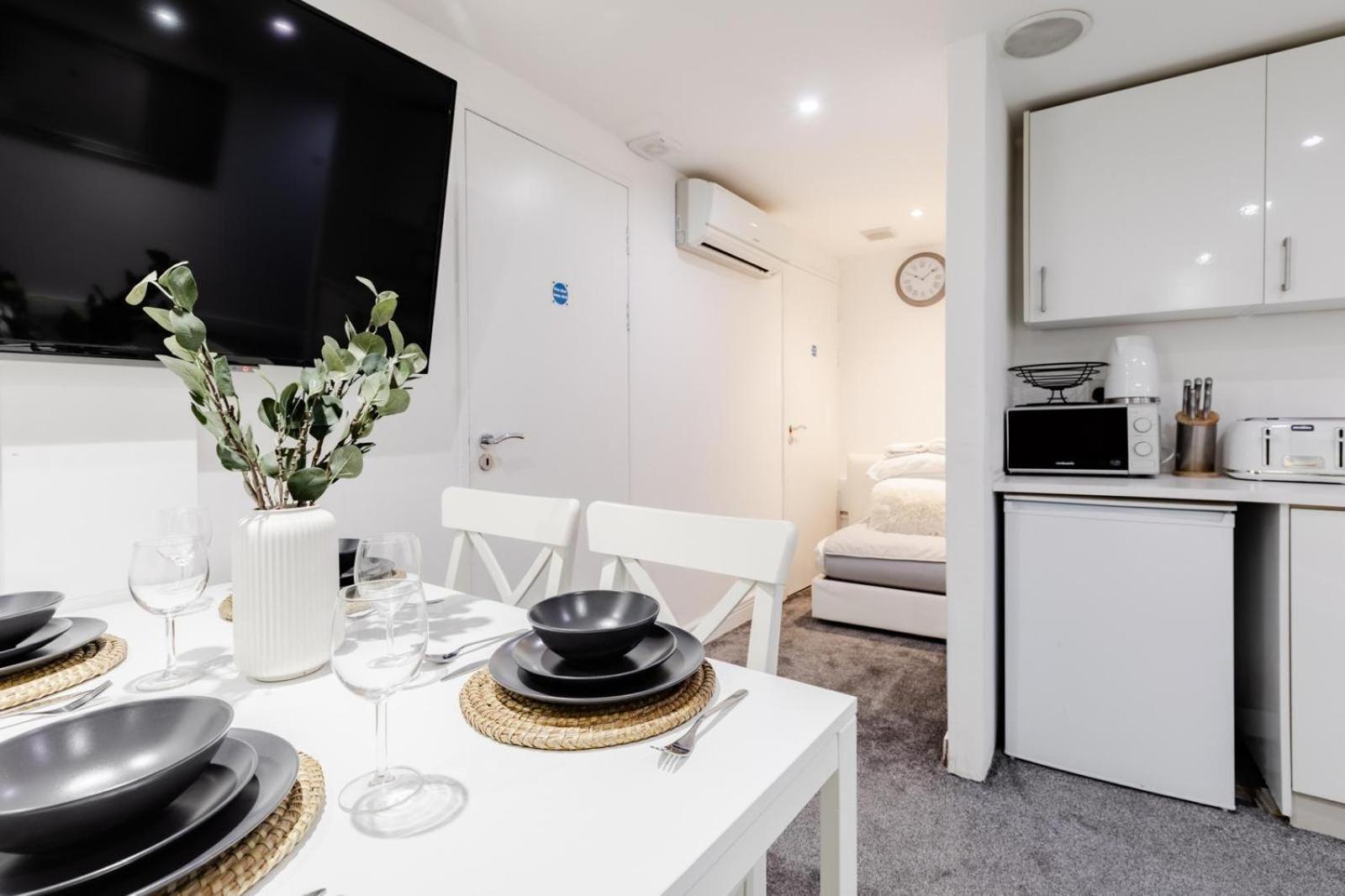 Regents Street's Superb Studios! *