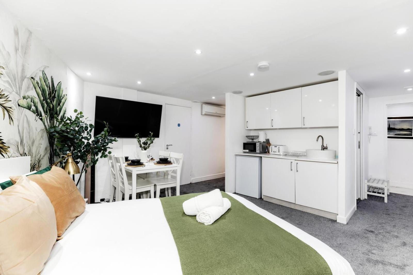 Regents Street's Superb Studios! Apartment